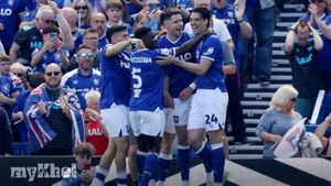 Ipswich Town Clinches Automatic Promotion As Hirst Star Leads 3-0 Win Over QPR