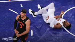 Knicks Take 2-0 Lead Over Cavaliers As Hart Delivers Spark In Playoffs