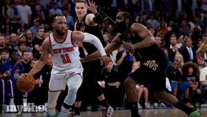 Knicks Claim Dramatic Overtime Win Over Cavaliers In East Finals Game 1