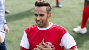 Why Lewis Hamilton Supports Arsenal: The Childhood Story Behind His Loyalty