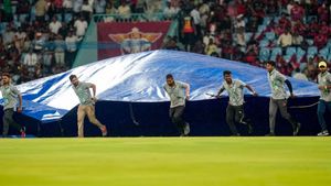 LSG vs RCB Lucknow LIVE Weather Updates: Rain Stops, Match Resumes