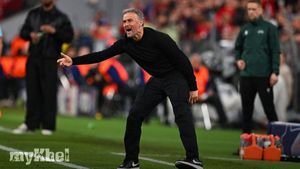 Luis Enrique PSG Work Ethic Highlighted As Beckham Claims He Slept At Training Ground