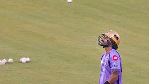 “This Catch Will Go Down in IPL History”: Manish Pandey Screamer Leaves Aakash Chopra Stunned
