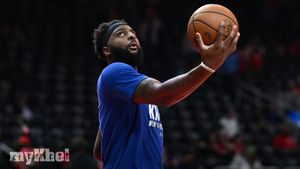 Mitchell Robinson Broken Right Pinky Leaves Knicks Uncertain Ahead Of NBA Finals