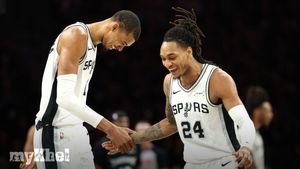 NBA Spurs Reach West Finals As Pistons Force Game 7 In Dramatic Finishes