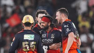 IPL 2026 Final: RCB Suffocate GT as Dinesh Karthik Reveals 'Attacking Mindset' Live On Air