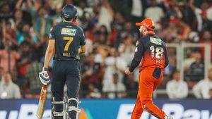 RCB vs GT IPL Final: 'Again Bottled a Final?' Fans Split After Early Shubman Gill Exit Against RCB