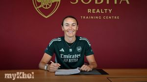 Caitlin Foord Signs New Two-Year Arsenal Contract, Extending Stay