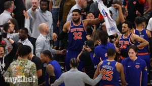 Knicks Hold Off Spurs To Take 2-0 Lead In NBA Finals