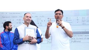 FERN Award: Sports Minister Mandaviya Honours Top Universities For Vehicle-Free Campus Initiatives