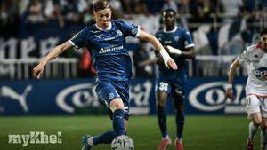Mathys Detourbet Signs For Manchester City From Troyes