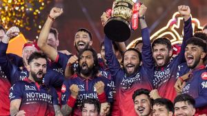 IPL 2026: Viral Video; Virat Kohli, Rajat Patidar try to Stop but Krunal Pandya shows 'Gesture' during RCB Celebrations