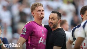 Kinsky Signs New Tottenham Deal As Fernandes Transfer Emerges