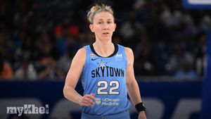 Vandersloot Injury Return Fuels Chicago Sky Victory Over Portland Fire 124-94