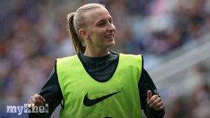 Aggie Beever-Jones Signs New Chelsea Contract Through 2030