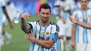 Why are Argentina Players Wearing Black Armbands Today in World Cup Match?