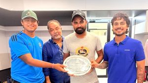 Mohammed Shami Set for 100th First-Class Match; CAB Felicitates Bengal Pacer Ahead of Duleep Trophy Final