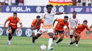 Sports Bulletin: October 24: Kishan Injured, East Bengal win Big, Habas blasts Inter Kashi Board