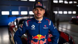 Max Verstappen and Valentino Rossi Share the Grid at GT World Challenge Europe Finale in Portimão