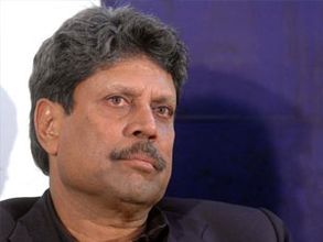 സീനിയേഴ്‌സ് ഒന്നിച്ച് കളിക്കാനിറങ്ങരുത്: കപില്‍
