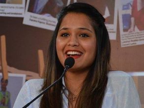 ദിനേശ് കാര്‍ത്തിക്കിനെ മാഗസിൻ കളിയാക്കി, ദീപിക പള്ളിക്കല്‍ ചൂടായി, കാണൂ...