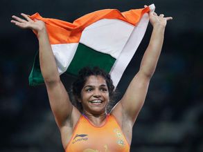 സാക്ഷി ഇന്ത്യയുടെ മകളെന്ന് മോദി, സാക്ഷിയ്ക്ക് ക്യാഷ് അവാര്‍ഡുകള്‍,..അഭിനന്ദനപ്രവാഹങ്ങള്‍...