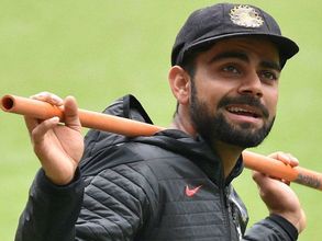 വിരാട് കോലി ബോൾ ബോയിയെ തൊഴിച്ച് കൊല്ലാൻ നോക്കിയോ? ഹേറ്റേഴ്സ് കോലിയെ കല്ലെറിയും മുൻപ് ഈ വീഡിയോ കാണൂ!