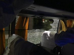 അങ്ങാടിയിൽ തോറ്റാൽ അമ്മയോടോ? ഇന്ത്യയെ തോൽപ്പിച്ച ഓസ്ട്രേലിയൻ ടീം ബസിന് നേരെ കല്ലേറ്.. ഇത് നാണക്കേട്!
