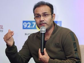 ധോണിയെ താരമാക്കാൻ ഗാംഗുലി തന്റെ കരിയർ ബലികൊടുത്തെന്ന്.. സേവാഗിന്റെ ഓർമശക്തി ശരിക്കും അടിച്ചുപോയോ?
