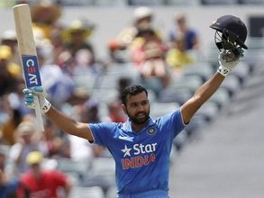 അക്ഷരം തെറ്റാതെ വിളിച്ചോ ഹിറ്റ്മാൻ... രോഹിത് ശർമയ്ക്ക് മൂന്നാം ഡബിൾ സെഞ്ചുറി, ലോകറെക്കോർഡ്!!
