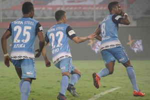ചാംപ്യന്‍മാരുടെ കഷ്ടകാലം തീരുന്നില്ല... ജംഷഡ്പൂരിന്റെ ഒരടിയില്‍ എടിക്കെ വീണു