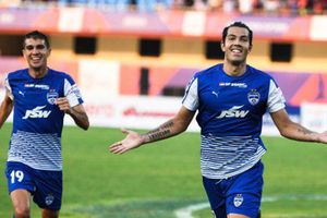 സൂപ്പര്‍ കപ്പില്‍ കൊല്‍ക്കത്തന്‍ ഡെര്‍ബിയില്ല; മിക്കു ഹാട്രിക്കില്‍ ബെംഗളൂരു ഫൈനലില്‍