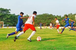 കേരള പ്രീമിയര്‍ ലീഗ്: തൃശ്ശൂര്‍ - സാറ്റ് പോര് ബലാബലം