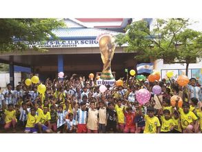 വേൾഡ്കപ്പ് ആവേശം പേട്ടയിലും: വലിയ ട്രോഫി പേട്ട ജംഗ്ഷനിൽ സ്ഥാപിച്ചു