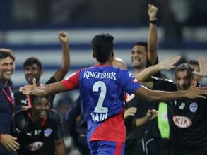 ഐഎസ്എല്‍: പൂനെയും കടന്ന് ബംഗളൂരുവിന്റെ കുതിപ്പ് (2-1)... ലീഗില്‍ അഞ്ചടി മുന്നില്‍