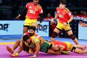 പ്രോ കബഡി ലീഗ്; ചാമ്പ്യന്മാരെ തകര്‍ത്ത് ഗുജറാത്ത്, ദബാംഗ് ദില്ലിക്കും വിജയം
