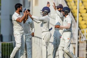 രഞ്ജി ട്രോഫി; വിദര്‍ഭയ്ക്ക് തുടര്‍ച്ചയായ രണ്ടാം കിരീടം; സൗരാഷ്ട്ര ബാറ്റിങ്ങില്‍ തകര്‍ന്നു