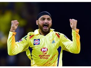 പ്രായം വെറും അക്കങ്ങളല്ലേ; ഐപിഎല്‍ വിക്കറ്റ് വേട്ടയില്‍ വമ്പന്‍ കുതിപ്പുമായി ഹര്‍ഭജന്‍