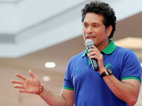ആ പാകിസ്താന്‍ ബൗളറെ അടിച്ചുപറത്തണം.... ഇന്ത്യക്ക് മാസ്റ്റര്‍ ബ്ലാസ്റ്ററിന്റെ ഉപദേശം ഇങ്ങനെ
