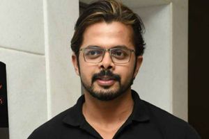ക്രിക്കറ്റ് താരം ശ്രീശാന്തിന്റെ ഇടപ്പള്ളിയിലെ വീട്ടില്‍ വന്‍ തീപിടിത്തം; ഒരു മുറി പൂര്‍ണമായും കത്തിനശിച്ചു
