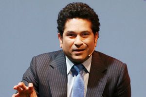 ഫട്‌നാവിസിന് പിന്തുണ; 'മകന്റെ' ട്വീറ്റിനെതിരെ സച്ചിന്‍ ടെണ്ടുല്‍ക്കറുടെ പരാതി