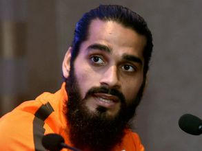 ബ്ലാസ്‌റ്റേഴ്‌സ് ആരാധകനെ അപമാനിച്ചു; ബെംഗളുരു ഫാന്‍സിനെതിരെ സന്ദേശ് ജിംഗാന്‍