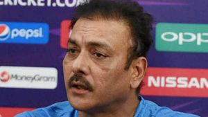 ഇന്ത്യന്‍ ബൗളിങ് ഇപ്പോള്‍ വേറെ ലെവല്‍... കാരണം ആ പരമ്പര, ചൂണ്ടിക്കാട്ടി ശാസ്ത്രി