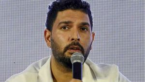 ടി20യില്‍ ഡബിള്‍ സെഞ്ച്വറിയോ? ഇവര്‍ നേടും!! മൂന്നു പേരെ പ്രവചിച്ച് യുവി, ഒന്ന് ഇന്ത്യന്‍ താരം