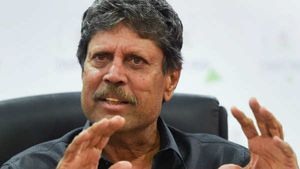 ഈ യുദ്ധം നമ്മള്‍ ജയിക്കും, ഒറ്റക്കെട്ടായി തന്നെ... മനുഷ്യര്‍ക്കുള്ള പാഠമെന്ന് കപില്‍