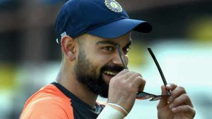 കോലിയൊരു സംഭവം തന്നെ! ബാറ്റിങ് കാണാന്‍ ഏറെ ഇഷ്ടം- പുകഴ്ത്തി ലങ്കന്‍ ഇതിഹാസം