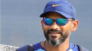 കൊറോണ: വീട്ടില്‍ കഴിയുന്ന താരങ്ങള്‍ക്ക് ഹിറ്റ്‌നസ് ടിപ്‌സ് നല്‍കി ഇന്ത്യന്‍ ഫീല്‍ഡിങ് കോച്ച്