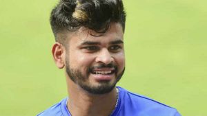 'ഞെട്ടിച്ചും' അമ്പരപ്പിച്ചും ക്വാറന്റീന്‍ കാലം ആസ്വദിച്ച് ഇര്‍ഫാനും ശ്രേയസും, വീഡിയോ വൈറല്‍
