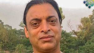 ഇന്ത്യ- പാക് പരമ്പര: വിടാതെ അക്തര്‍... കപിലിന് പണം വേണ്ടായിരിക്കാം, ബാക്കിയുള്ളവര്‍ക്കു വേണം!!