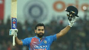 ഹാപ്പി ബെര്‍ത്ത് ഡേ ഹിറ്റ്മാന്‍... ഡബിളിലും മെഗാ ഹിറ്റ്, തുടക്കം ഓസീസിനെതിരേ